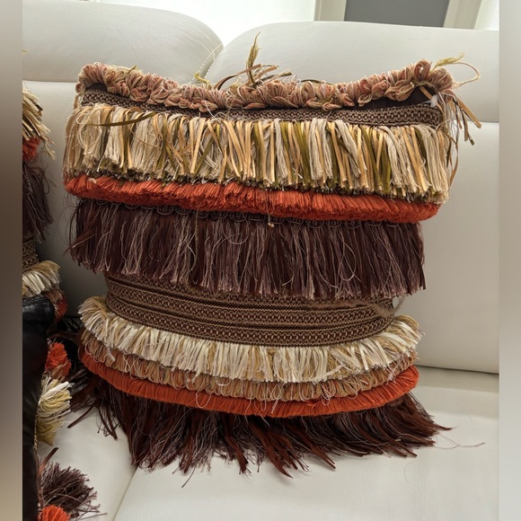 Vintage rich 17 x 17 decorator, wealthy home pillows, fringe and leather - Picture 14 of 16